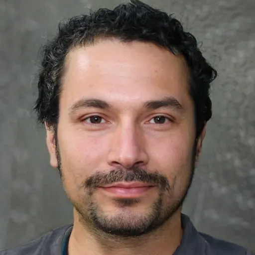 Mert Yalçınkaya portre fotoğrafı